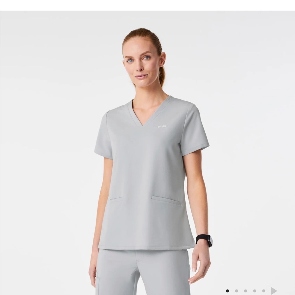 FIGS scrubs	
Silver Arrows Catarina One Pocket Scrub Top registered nurse doctor